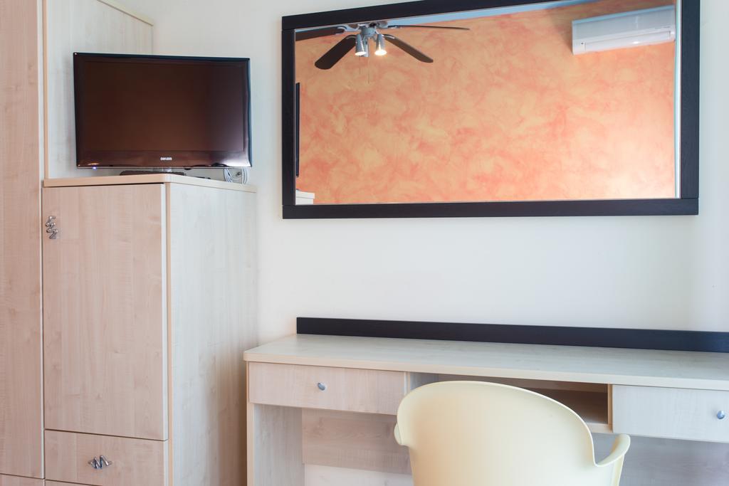 Hotel New Castle Чезенатико Номер фото