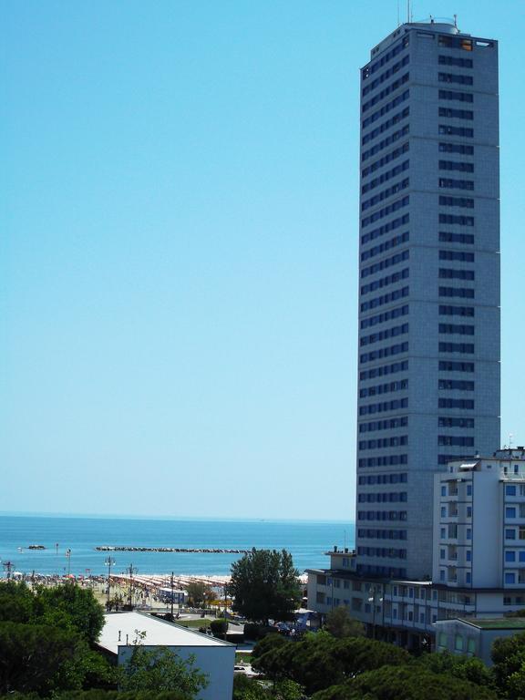 Hotel New Castle Чезенатико Экстерьер фото