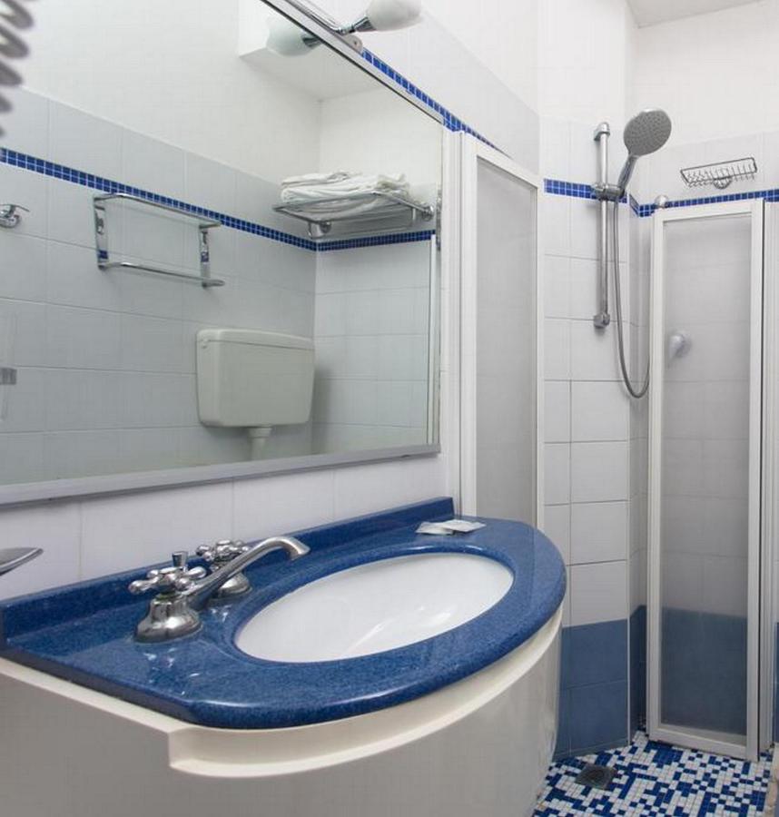Hotel New Castle Чезенатико Экстерьер фото